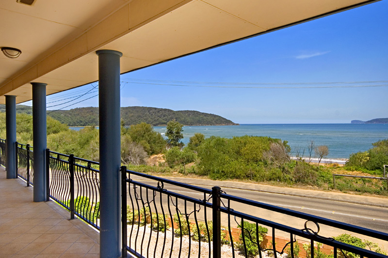 HUGE 8 BEDROOM OCEANFRONT RESIDENCE Picture 2