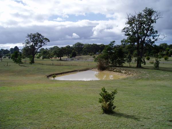 SENSATIONAL VIEWS FROM THIS 4 BR FAMILY HOME ON 5 ACRES JUST 10 MINS FROM CBD Picture 3