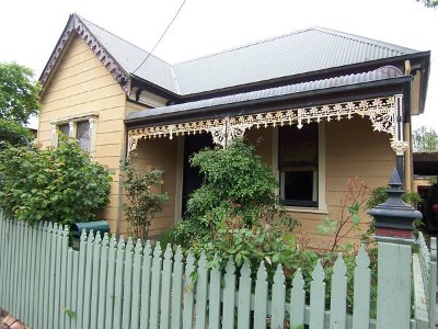 SUPER CENTRAL/LAKE POSITION A STROLL FROM STATION Picture