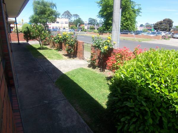 SPACIOUS 2 BEDROOM TOWNHOUSE ON OWN FREEHOLD TITLE WITH STREET FRONTAGE, CLOSE TO SUPERMARKET, SHOPPING CENTRE, AND LAKE Picture SPACIOUS 2 BEDROOM TOWNHOUSE ON OWN FREEHOLD TITLE WITH STREET FRONTAGE, CLOSE TO SUPERMARKET, SHOPPING CENTRE, AND LAKE Picture