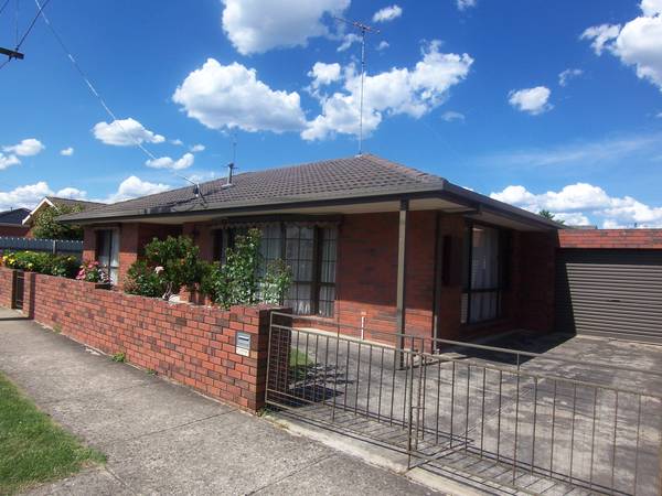 SPACIOUS 2 BEDROOM TOWNHOUSE ON OWN FREEHOLD TITLE WITH STREET FRONTAGE, CLOSE TO SUPERMARKET, SHOPPING CENTRE, AND LAKE Picture SPACIOUS 2 BEDROOM TOWNHOUSE ON OWN FREEHOLD TITLE WITH STREET FRONTAGE, CLOSE TO SUPERMARKET, SHOPPING CENTRE, AND LAKE Picture
