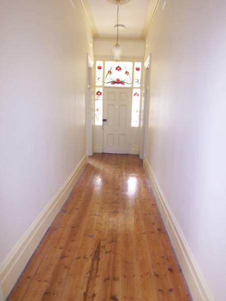 HERITAGE FEATURES, VERY CENTRAL, NEW BATHROOM, JUST 700 M TO SUPERMARKETS, KINDER & BRIDGE MALL SHOPPING Picture HERITAGE FEATURES, VERY CENTRAL, NEW BATHROOM, JUST 700 M TO SUPERMARKETS, KINDER & BRIDGE MALL SHOPPING Picture