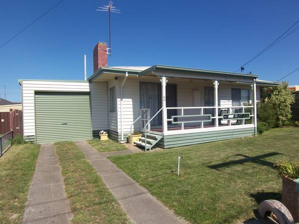 WELL PRESENTED, ONLY 250M FROM STOCKLAND, GREAT YARD FOR OUTDOOR ENTERTAINING - $162,000 Picture 1