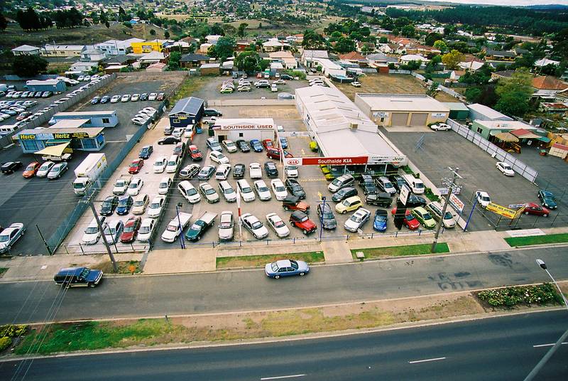 COMMERCIAL OPPORTUNITY - IDEALLY LOCATED IN SEBASTOPOL Picture 1