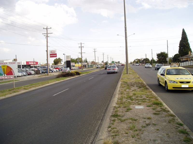 COMMERCIAL OPPORTUNITY - IDEALLY LOCATED IN SEBASTOPOL Picture 3