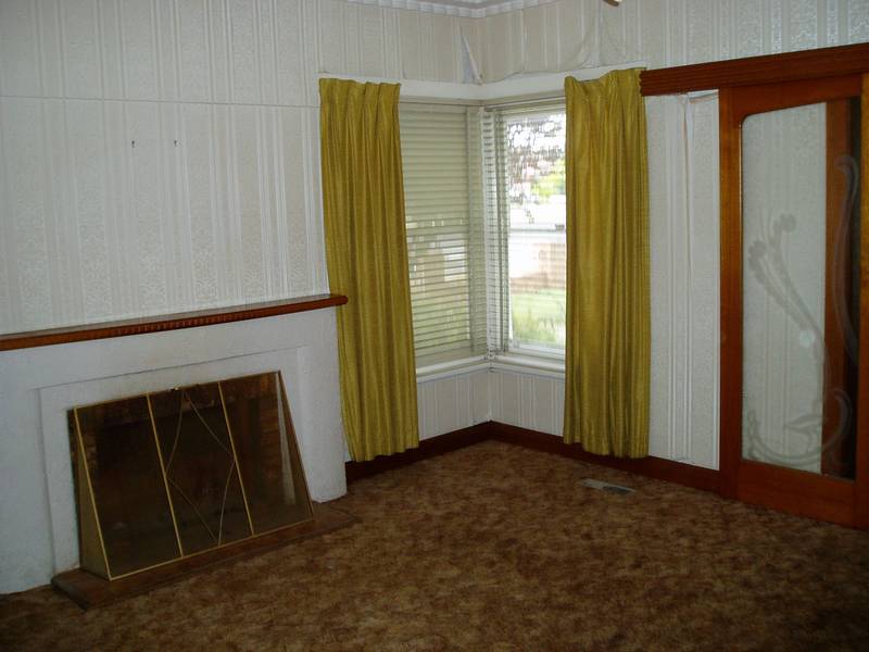 SECURE YOUR FUTURE 3 BR B/V PLUS DEVELOPMENT OPPORTUNITY Picture 3