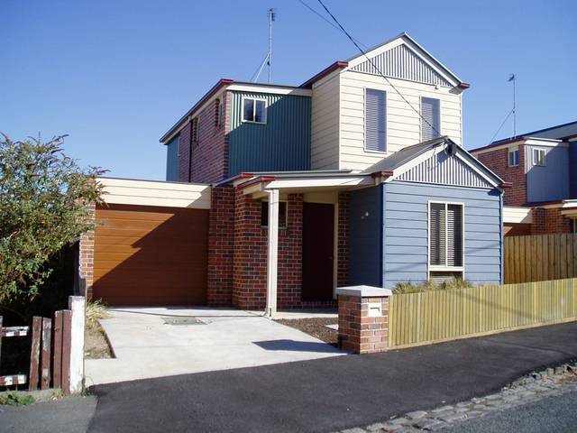 Central Modern Townhouse Picture 1