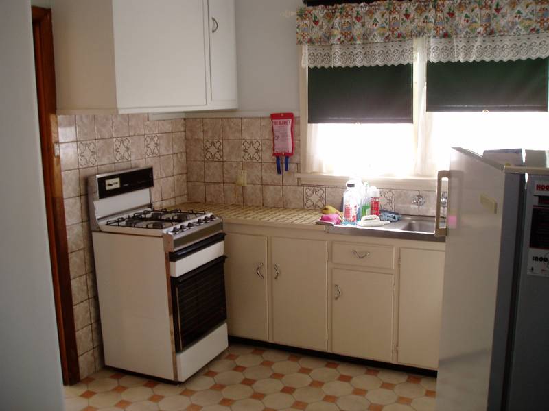 Neat 2 Bedroom Home With Gardener Picture 2