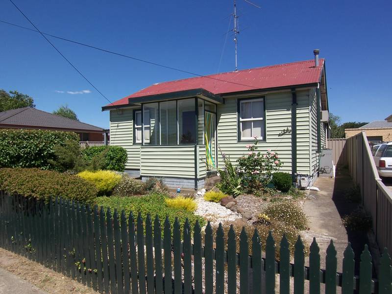 3 BR's, SOLID , CLOSE SUPERMARKETS - $154,950 Picture 1