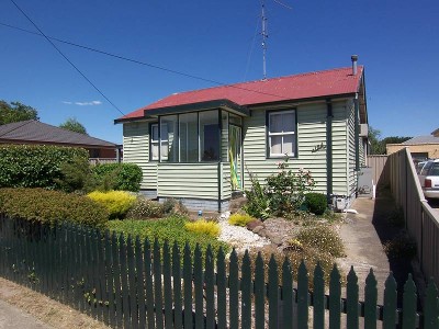 3 BR's, SOLID , CLOSE SUPERMARKETS - $154,950 Picture