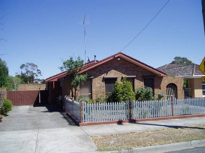 3 BR, 1485 m2 WITH LARGE INDUSTRIAL SHED Picture