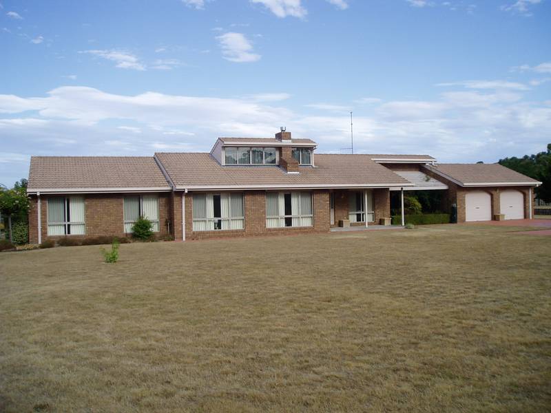 THE ULTIMATE LIFE STYLE PROPERTY SMYTHES CREEK ON 5 ACRES Picture 3