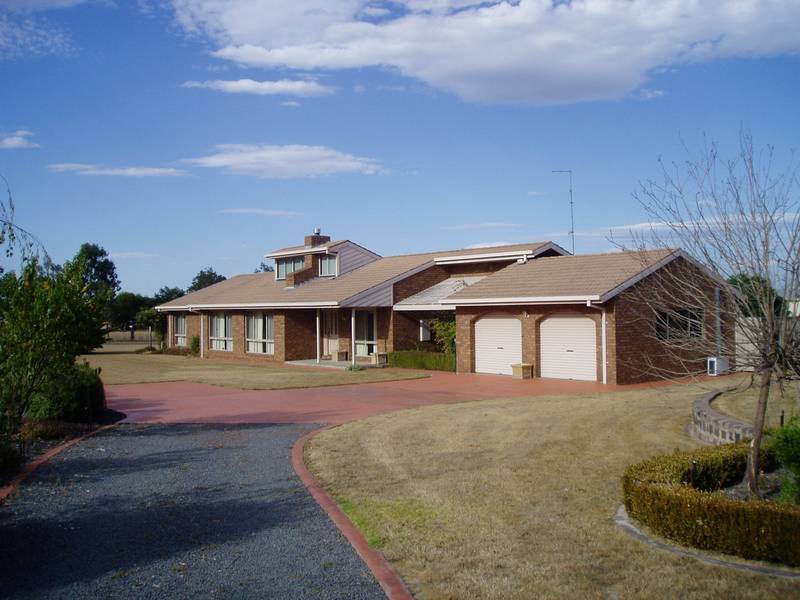 THE ULTIMATE LIFE STYLE PROPERTY SMYTHES CREEK ON 5 ACRES Picture 1