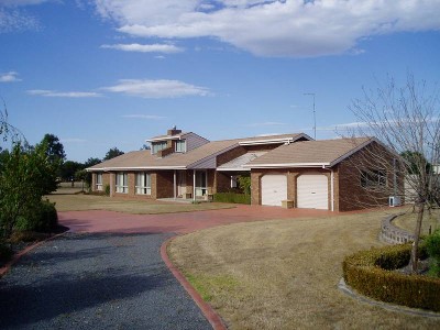 THE ULTIMATE LIFE STYLE PROPERTY SMYTHES CREEK ON 5 ACRES Picture