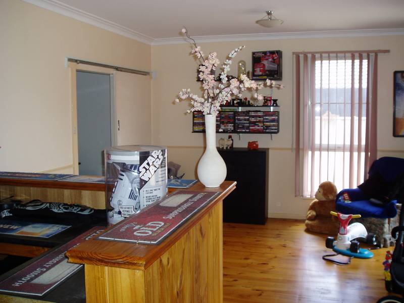 3 BR PLUS TWO LIVING AREAS Picture 3