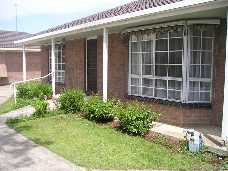 Delightful 2 bedroom renovated unit Picture 1