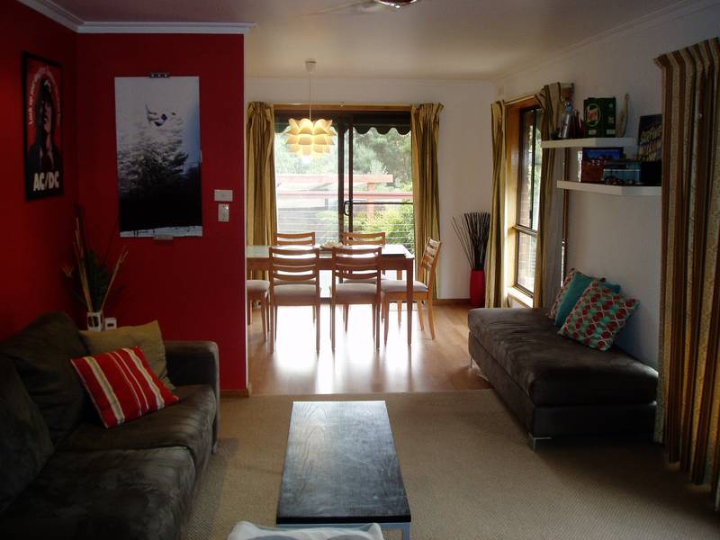 RENOVATED B/V ON 1180 m2 BLOCK BROWN HILL Picture 3