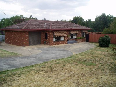 RENOVATED B/V ON 1180 m2 BLOCK BROWN HILL Picture