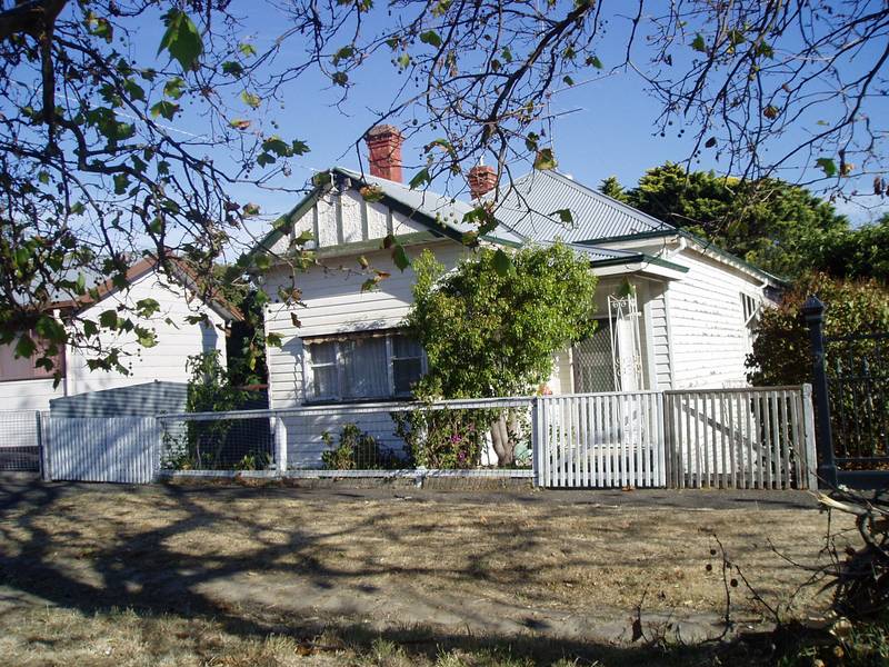 OVERLOOKING THE EASTERN OVAL Picture 1