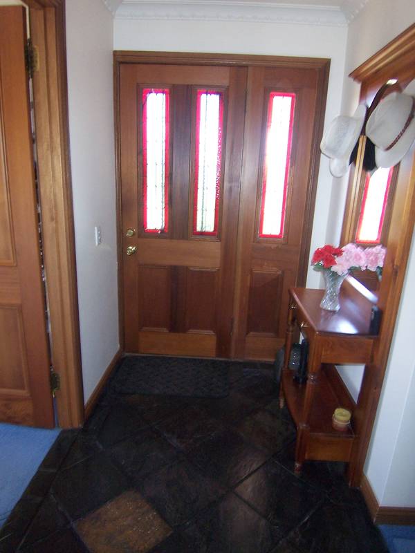 MELB SIDE, QUALITY, ENSUITE, 2 LIVING AREAS, ENTERTAINMENT DECK, DBLE GAR, GREAT VIEWS, BONUS 7 X 9 M GAR/WORKSHOP Picture 3