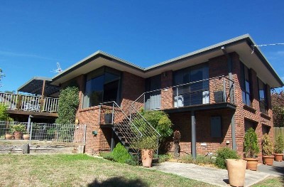 MELB SIDE, QUALITY, ENSUITE, 2 LIVING AREAS, ENTERTAINMENT DECK, DBLE GAR, GREAT VIEWS, BONUS 7 X 9 M GAR/WORKSHOP Picture MELB SIDE, QUALITY, ENSUITE, 2 LIVING AREAS, ENTERTAINMENT DECK, DBLE GAR, GREAT VIEWS, BONUS 7 X 9 M GAR/WORKSHOP Picture