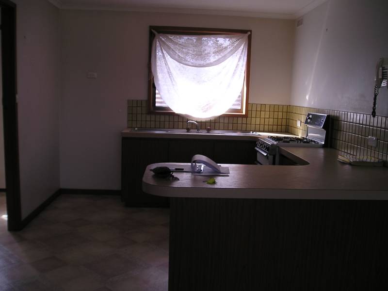 Lovely 3 Bedroom Townhouse, Picture 3