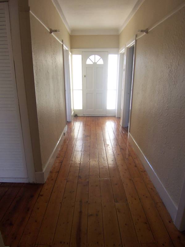 GREAT VIEW, STROLL TO GOLF COURSE, SCHOOL, RECREATION HALL, PARK & POOL, NEW ENSUITE & 2 LIVING AREAS Picture 2