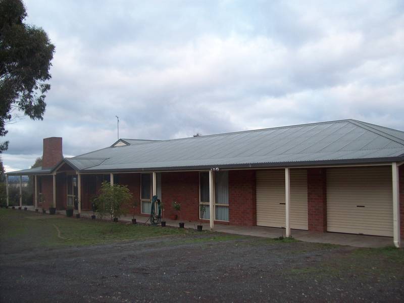 SMYTHES CREEK, 40 SQUARES UNDER ROOF, 4 BR's, ENSUITE, SPA BATH, FABULOUS VIEWS, 5 ACRES, TOWN WATER, JUST 14 MINUTES FR Picture 2