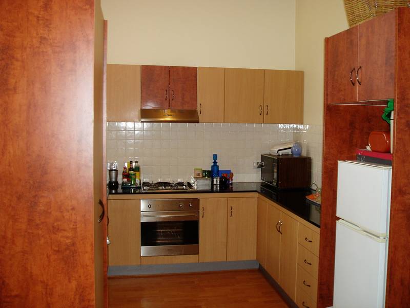 UNIQUE CITY TOWN HOUSE WITH UNDERGROUND PARKING Picture 2