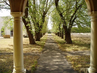 UNIQUE CITY TOWN HOUSE WITH UNDERGROUND PARKING Picture