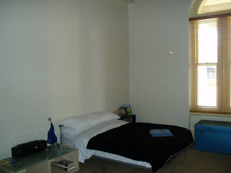 UNIQUE CITY TOWN HOUSE WITH UNDERGROUND PARKING Picture 3