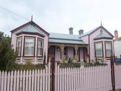 CENTRAL VICTORIAN CHARMER, 2 BIG LIVING AREAS & NEW KITCHEN Picture