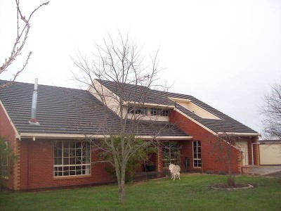 4 BR + STUDY, WITH VIEWS, WITH PRIVATE BALCONY.
8 ACRES, JUST 9 MINUTES TO CENTRE CBD. BONUS HUGE 59' X 23' WORKSHOP Picture 4 BR + STUDY, WITH VIEWS, WITH PRIVATE BALCONY.
8 ACRES, JUST 9 MINUTES TO CENTRE CBD. BONUS HUGE 59' X 23' WORKSHOP Picture