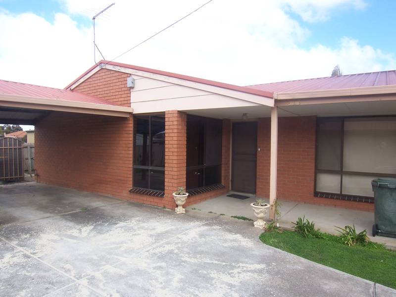 WELL PRESENTED 2BR UNIT WITH PRIVATE YARD AND LOW MAINTENANCE GARDEN $169,750 Picture 2