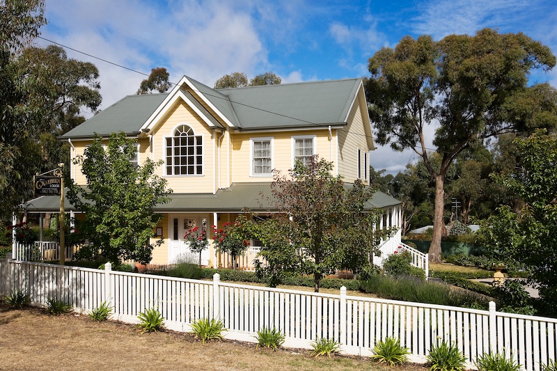 GRAEBERN LODGE - A SUPERB 4 ½ STAR "TRIPLE' BED & BREAKFAST AT BEAUTIFUL, HISTORIC BUNINYONG Picture 2