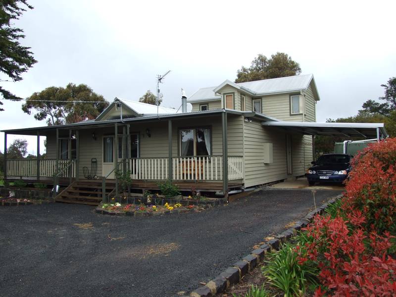 COMFY COUNTRY LIVING Picture 1