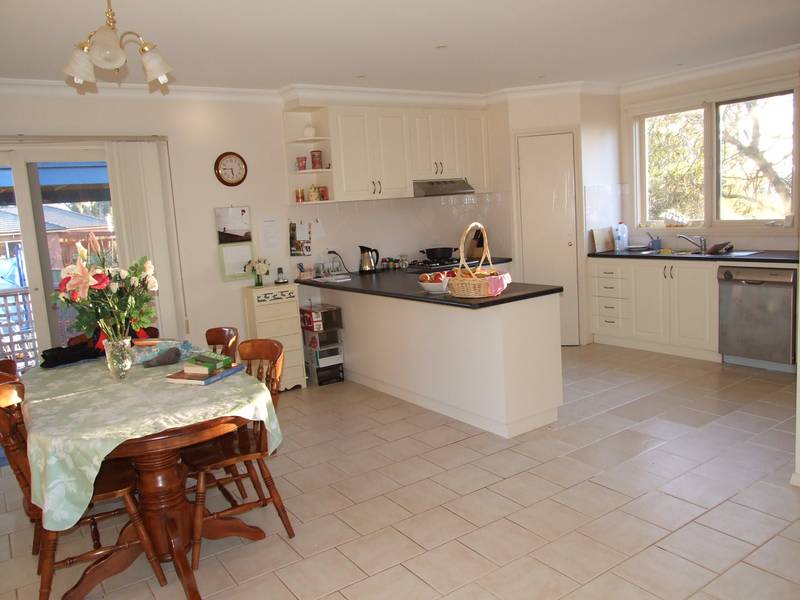 ELEVATED & WELL LOCATED Picture 3