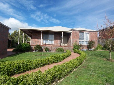 23 SQS, SOLID BRICK, 4 BR, ENSUITE, 2 HUGE LIVING AREAS, COVERED ENT. DECK, ON HUGE 1000 M2 LANDSCAPED BLOCK Picture 23 SQS, SOLID BRICK, 4 BR, ENSUITE, 2 HUGE LIVING AREAS, COVERED ENT. DECK, ON HUGE 1000 M2 LANDSCAPED BLOCK Picture