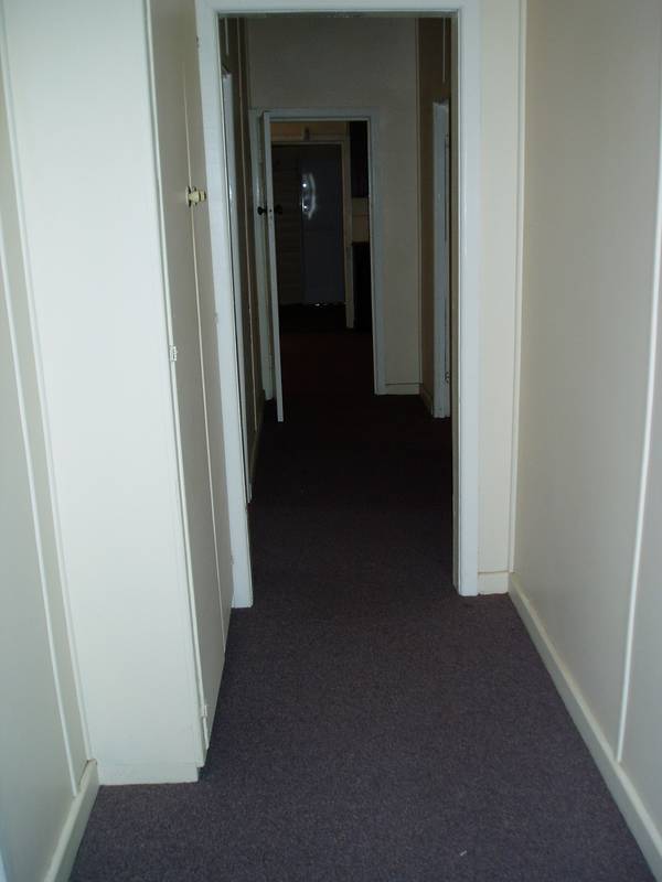 Cosy 4 Bedroom Home With Big Back Yard Picture 3