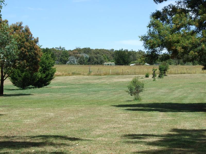 COZY COUNTRY LIVING AT IT'S BEST Picture 2