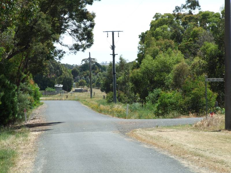 COZY COUNTRY LIVING AT IT'S BEST Picture 3