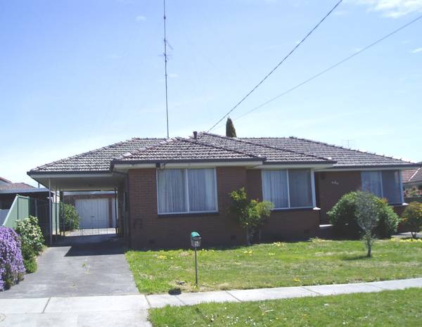 3 BR B/V WITH DOUBLE GARAGE & GAMES ROOM Picture 1