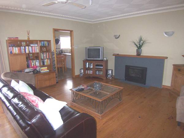 SPACIOUS WITH NEW KITCHEN, JUST A STROLL AWAY FROM BRIDGE MALL & SUPERMARKETS. Picture 3