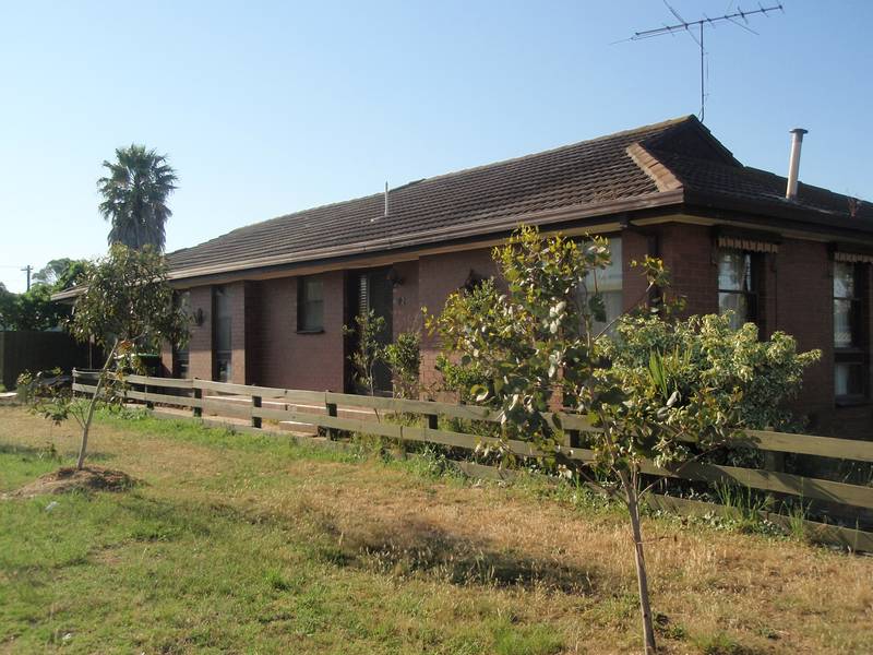 ALL AMENITIES AT YOUR FINGERTIPS Picture 1