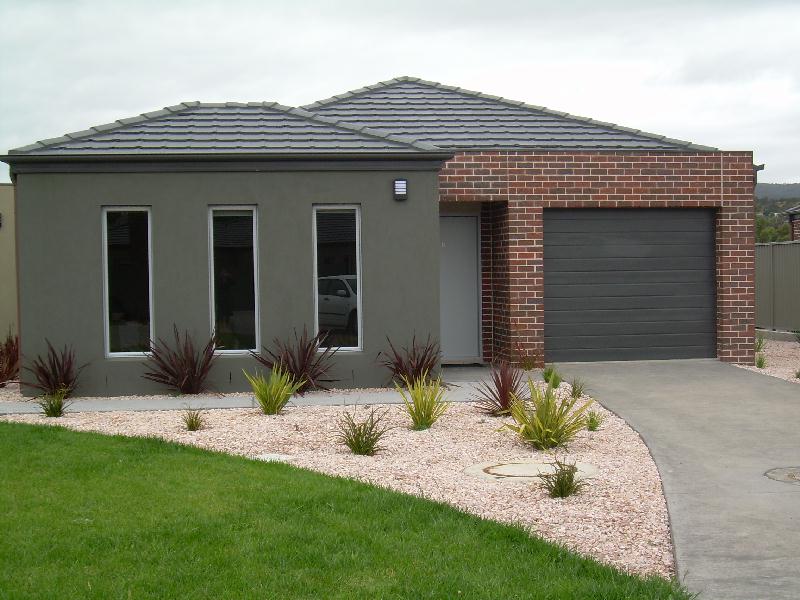 Brand New Luxury Living Picture 1