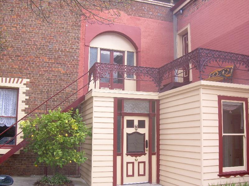 Contemporary Furnished Accomodation Picture 1