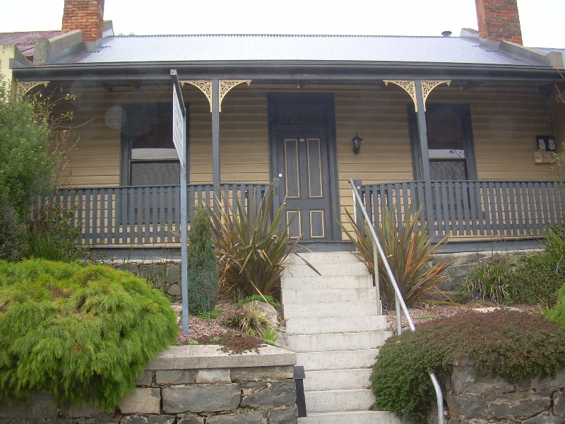 Executive Inner City Living Picture 1