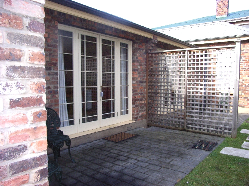 Gorgeous 2 bedroom character Picture 3