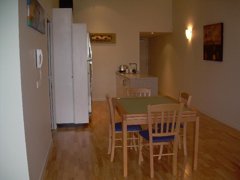 Trendy Inner City Apartment With Tamar Views Picture 2