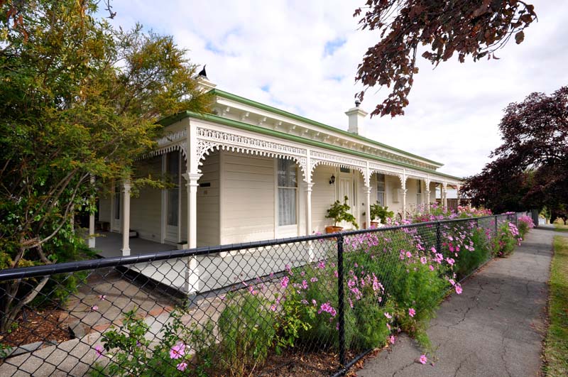 Character and charm awaits you! Picture 2